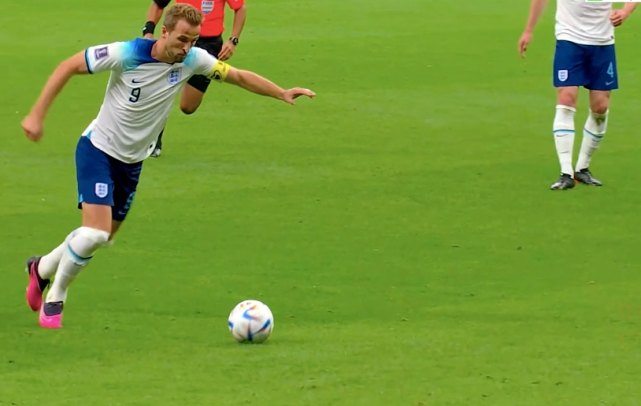  凯恩在法国队比赛中赛事规则更新，出色防守引发热议！-爱游戏ayx首页
